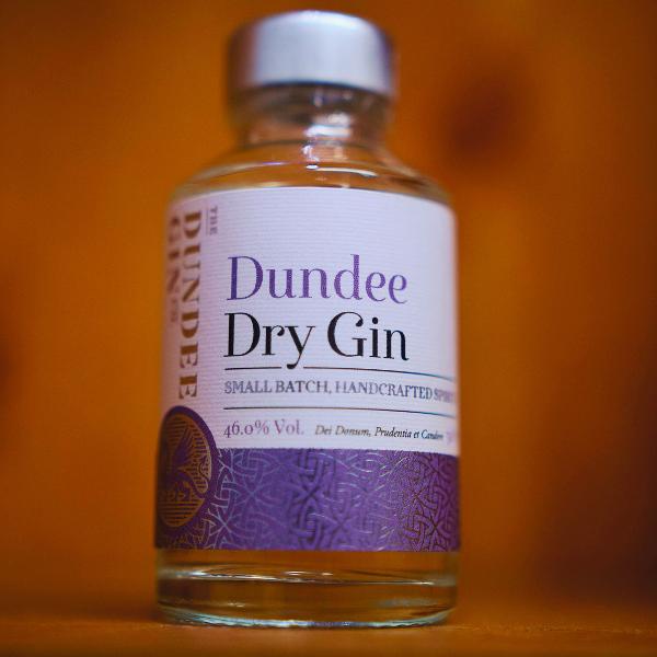 Dundee Classic Dry Gin